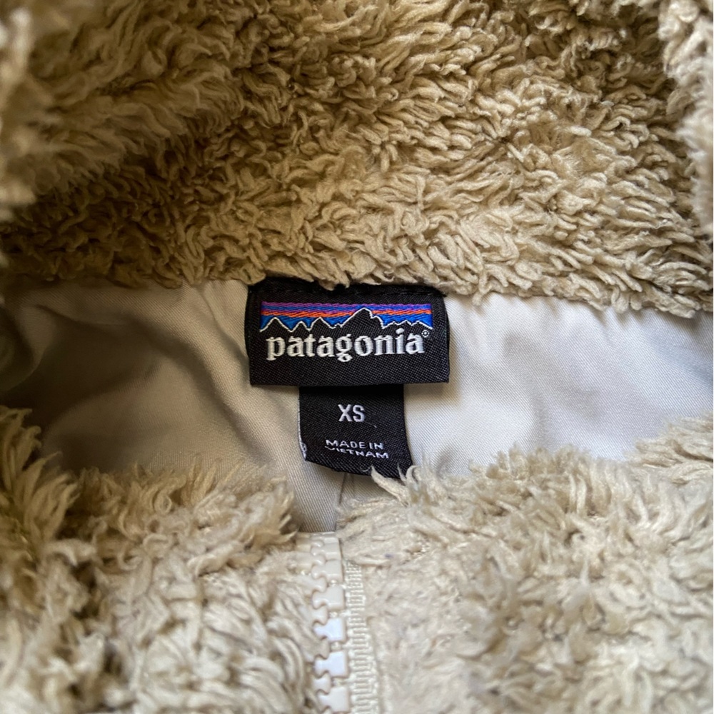 Patagonia' Tan Fleece Jacket - Picture 4 of 4